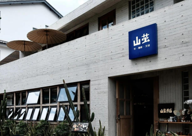 【昕升泰老钢窗】不逐网红风！八旬老师打造大理最治愈的窗景书店